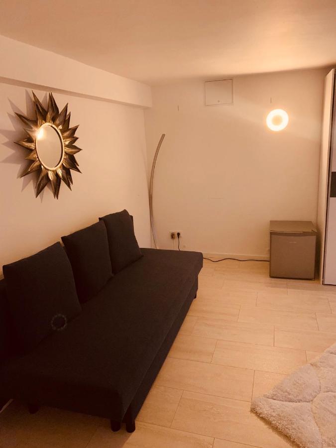 Souterrain Zimmer Mit Separatem Eingang Und Bad デュッセルドルフ エクステリア 写真