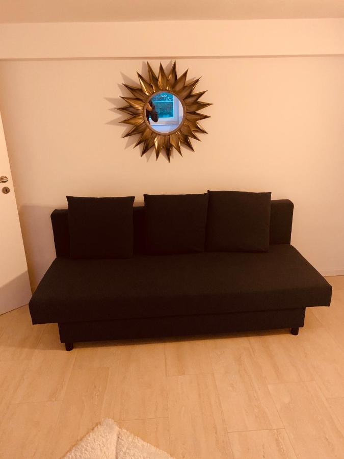 Souterrain Zimmer Mit Separatem Eingang Und Bad デュッセルドルフ エクステリア 写真