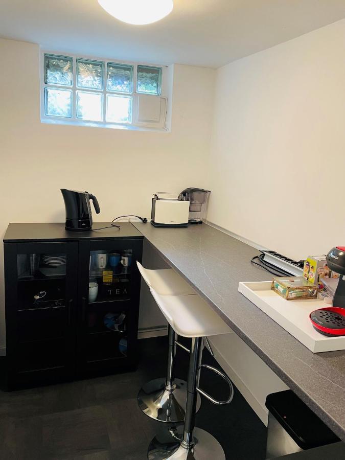 Souterrain Zimmer Mit Separatem Eingang Und Bad デュッセルドルフ エクステリア 写真